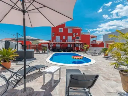 Location Maison à Donje Rastane 10 personnes