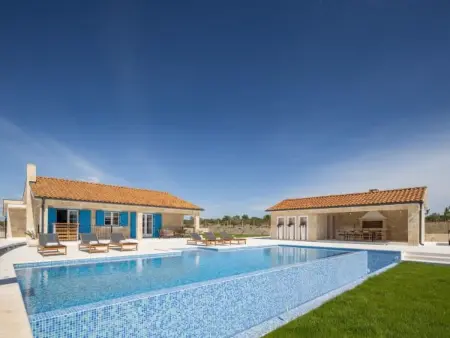 Location Maison à Donje Rastane 7 personnes