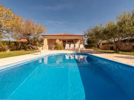Location Maison à Budak 8 personnes