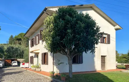 Location Maison à Lari 8 personnes