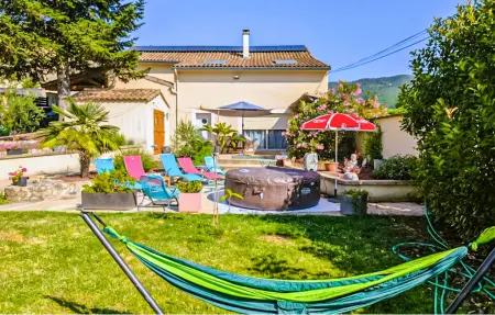 Location Maison à Saint Fortunat Sur Eyr 10 personnes