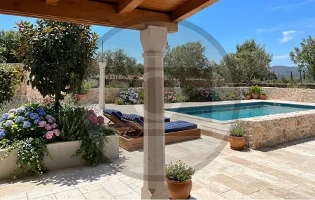 Location Maison à Rudina 2 personnes
