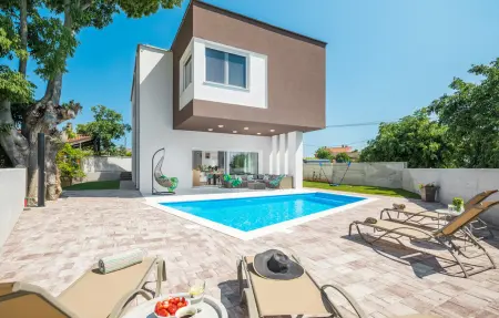 Location Maison à Galizana 8 personnes