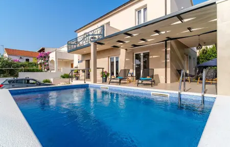 Location Maison à Milna 9 personnes