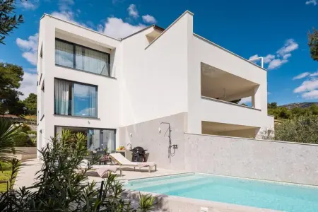 Location Villa à Bol 10 personnes