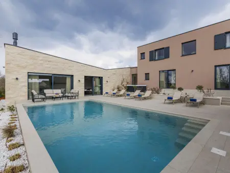 Location Maison à Tinjan 8 personnes