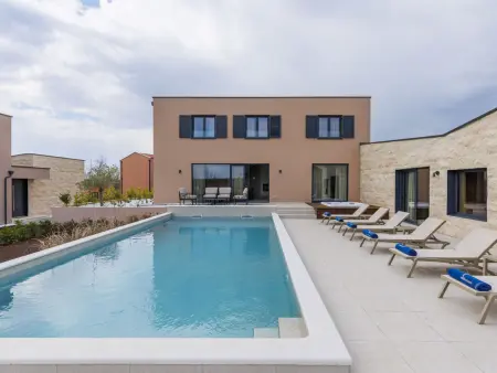 Location Maison à Tinjan 10 personnes