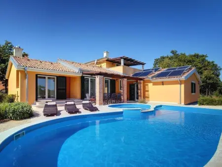 Location Maison à Bokordici 8 personnes