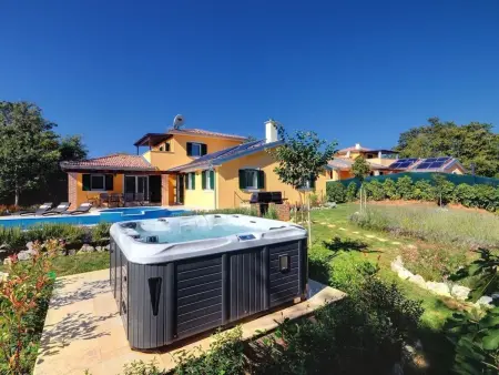 Location Maison à Bokordici 8 personnes