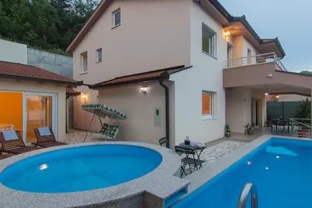 Location Maison à Vrgorac 8 personnes