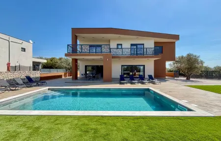 Location Maison à Galizana 10 personnes