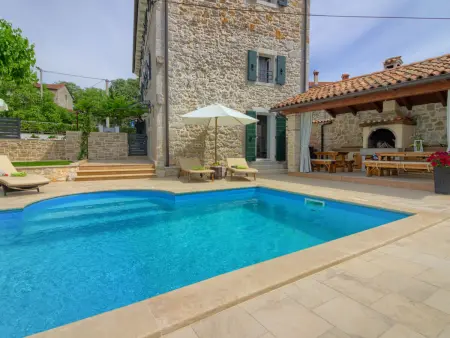 Location Maison à Dracevac 8 personnes