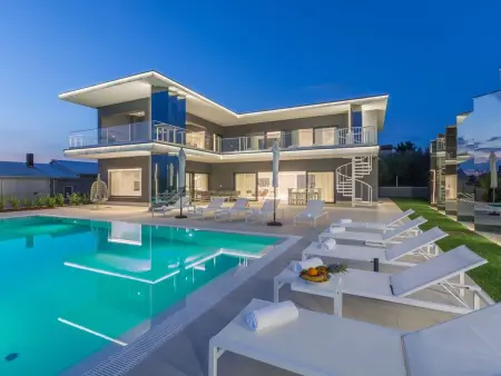 Location Maison à Dracevac 10 personnes