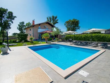 Location Maison à Bokordici 10 personnes