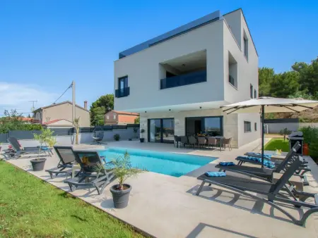 Location Maison à Bokordici 8 personnes