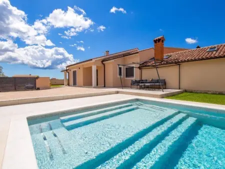 Location Maison à Bokordici 8 personnes