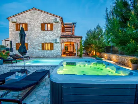 Location Maison à Bokordici 8 personnes