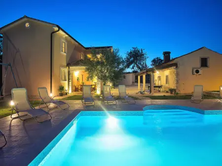 Location Maison à Drenje 10 personnes