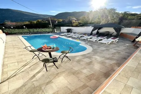 Location Maison à Vrgorac 8 personnes