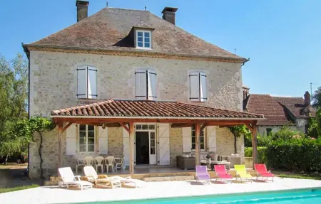 Location Maison à Tauriac 12 personnes