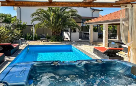 Location Maison à Vardica 9 personnes