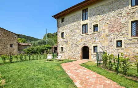 Location Maison à Buti 6 personnes