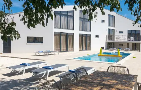 Location Maison à Pakovo Selo 8 personnes