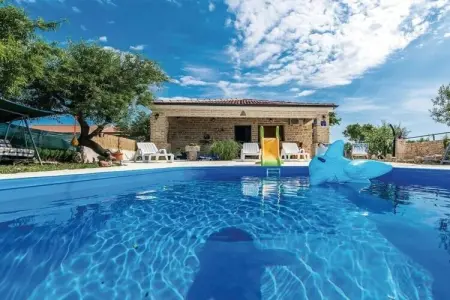 Location Villa à Budak 8 personnes