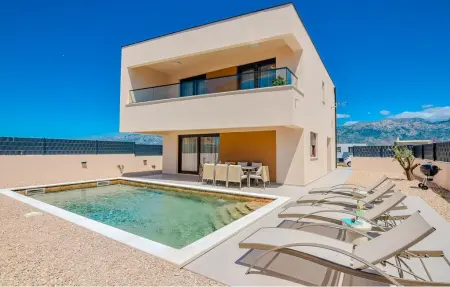 Location Maison à Razanac 8 personnes