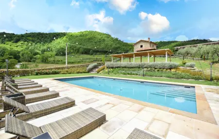 Location Maison à Monte Santa Maria Tibe 10 personnes