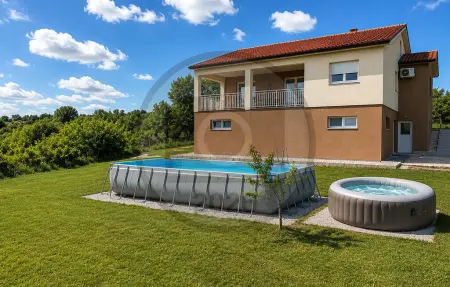 Location Maison à Lovinac 10 personnes