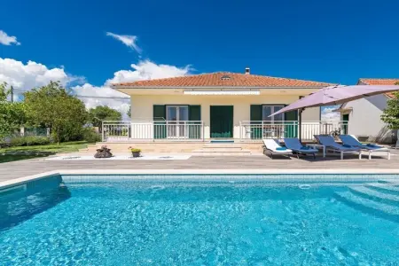 Location Maison à Danilo Kraljice 6 personnes