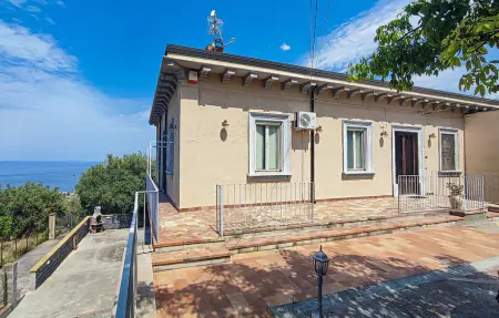 Location Maison à Patti 12 personnes