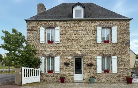 Location Maison à Saint Germain sur Ay 8 personnes