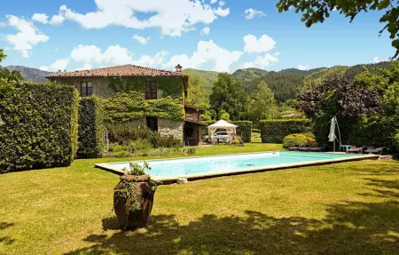 Location Maison à Villa Collemandina 8 personnes
