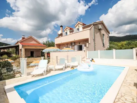 Location Maison à Neoric 7 personnes