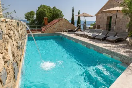 Location Maison à Omis 4 personnes