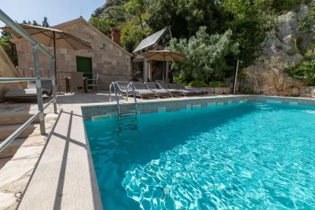 Location Maison à Omis 4 personnes