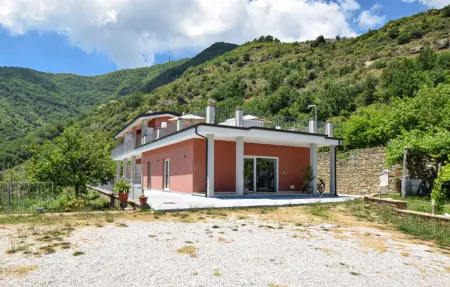 Location Maison à Frazione Guarrazzano 12 personnes