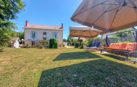 Location Maison à Couze et Saint Front 11 personnes