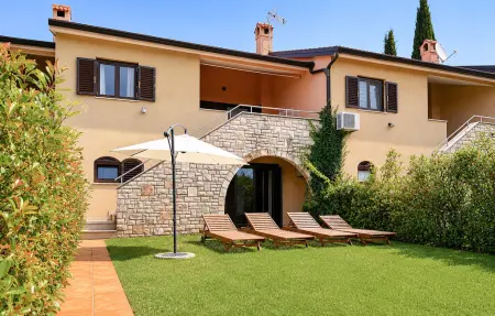 Location Maison à Kastelir 6 personnes