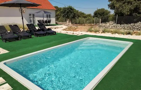 Location Maison à Razvode 5 personnes