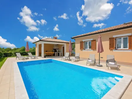 Location Maison à Tinjan 6 personnes