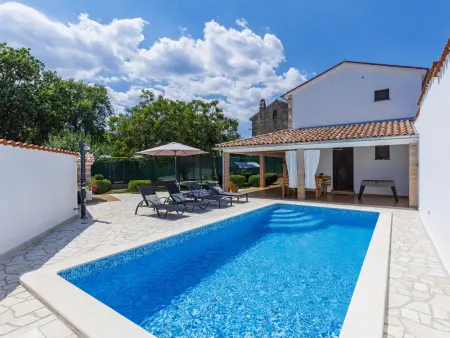 Location Maison à Barban 8 personnes