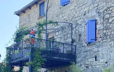 Location Maison à Pied de Borne 5 personnes