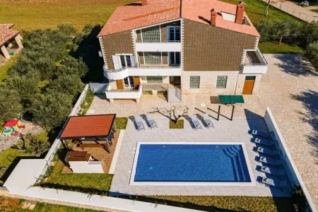 Location Villa à Pula 12 personnes