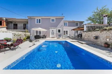 Location Maison à Zminj 8 personnes