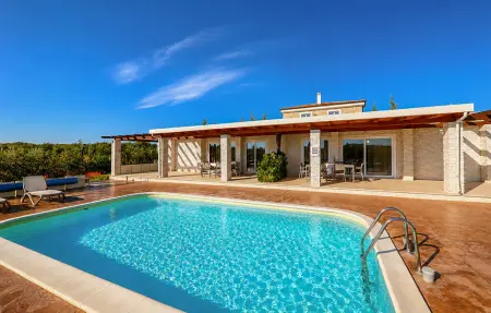 Location Maison à Zerava 8 personnes