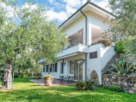 Location Villa à Diano Castello 14 personnes