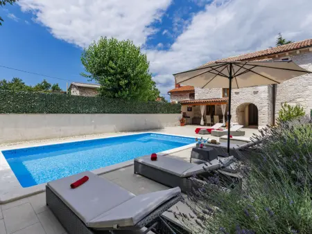 Location Maison à Barban 6 personnes